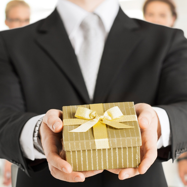 Как правильно выбирать деловые подарки?